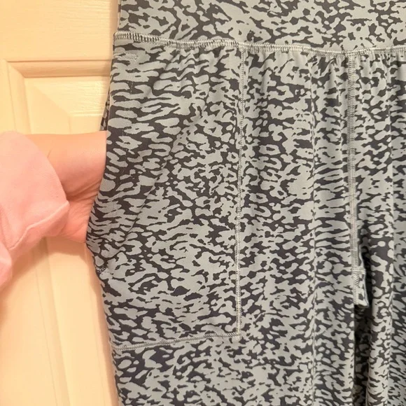 NWT Athleta Salutation Printed Joggers Petrol Blue Size M - Picture 7 of 9